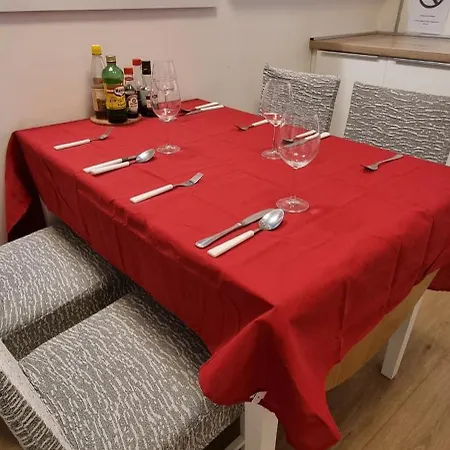 Huge Next To Train Station Close To The Center Μπρατισλάβα