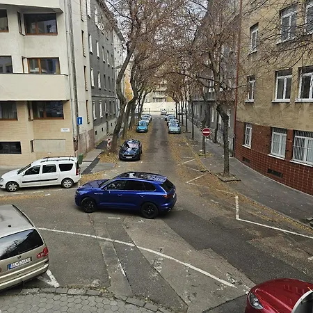 Apartmán Huge Next To Train Station Close To The Center Bratislava