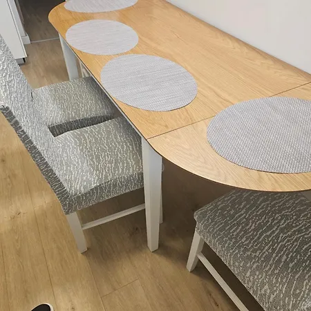 Lägenhet Huge Next To Train Station Close To The Center