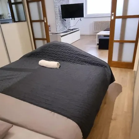 Apartmán Huge Next To Train Station Close To The Center *