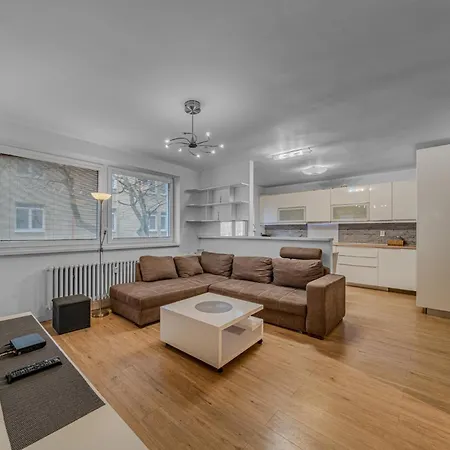 Huge Next To Train Station Close To The Center Apartmán Bratislava