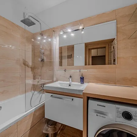 Apartmán Huge Next To Train Station Close To The Center Bratislava