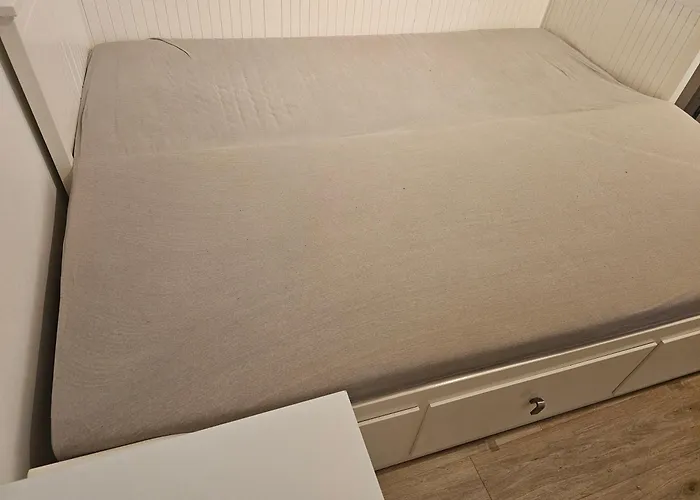 Huge Next To Train Station Close To The Center Apartman *