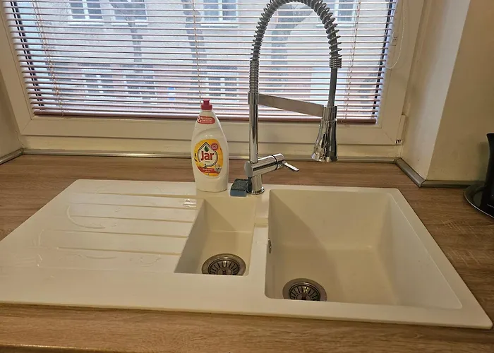 Apartmán Huge Next To Train Station Close To The Center Bratislava