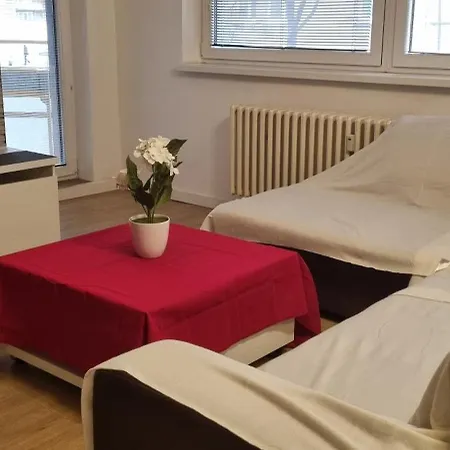 Huge Next To Train Station Close To The Center Apartament *