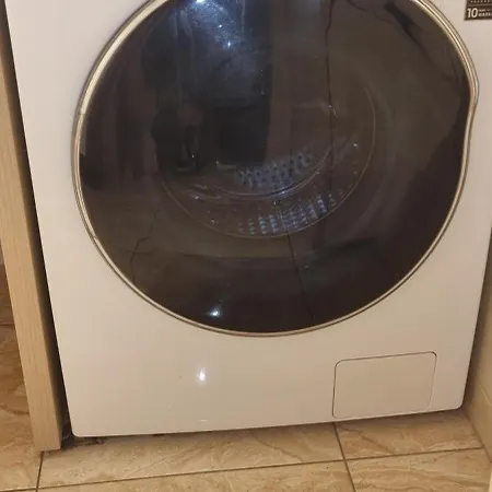 Huge Next To Train Station Close To The Center Apartament